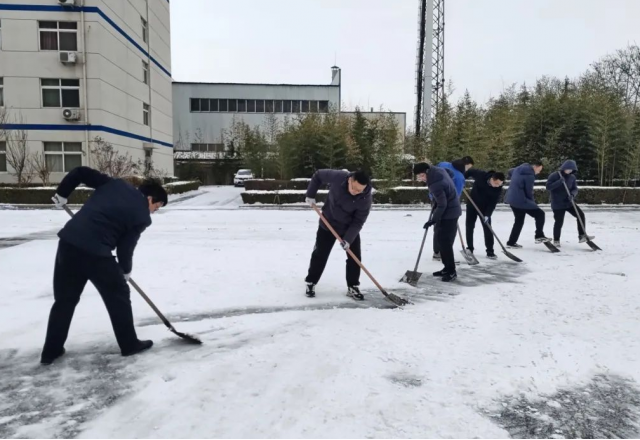 以雪為令迅速集結，清冰除雪確保暢通